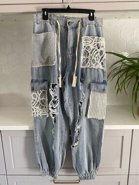 POL Light Wash Crochet Patchwork Distressed Joggers/Jeans, Like New